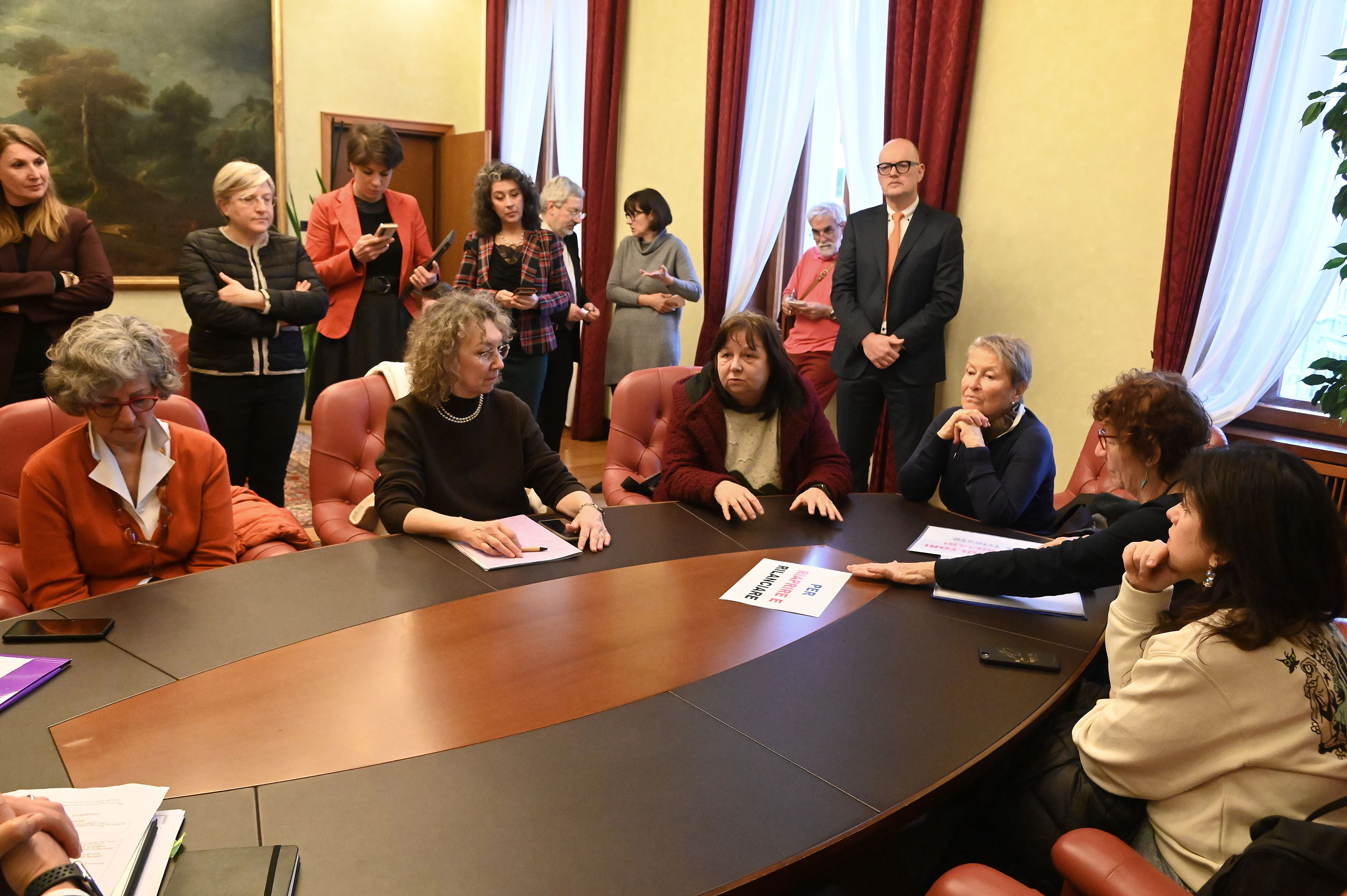 SALUTE. CONSEGNATA A BORDIN PETIZIONE RIAPERTURA CONSULTORI TRIESTE